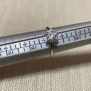 Six prong cubic zirconia silver metal ring size 6 3/4